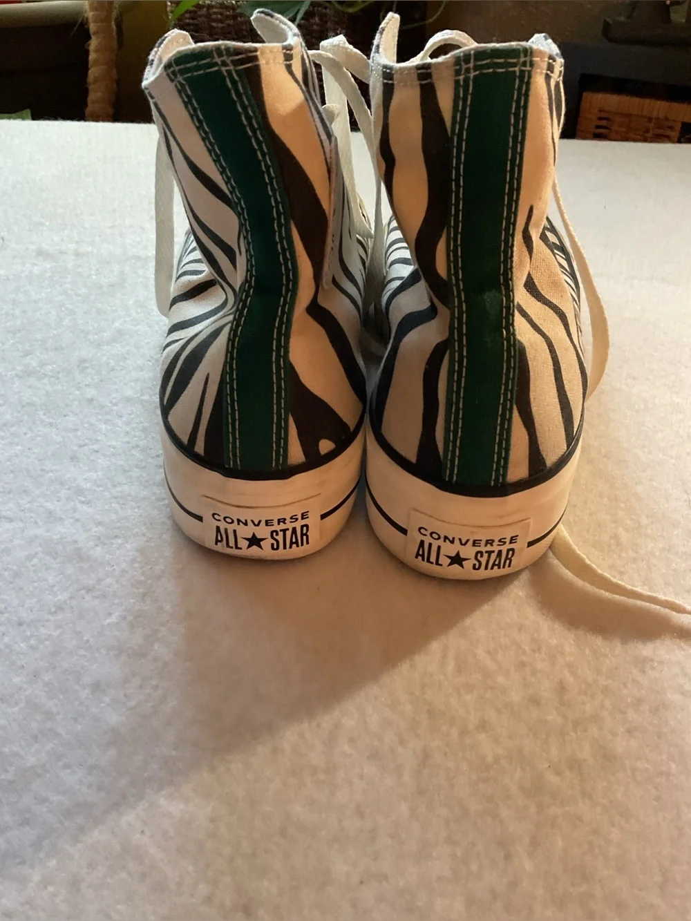 Converse High-Top Zebra Stripe Sneakers - Black & White size - 10.5 - Picture 5 of 10